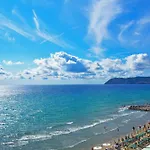 La Casa Sulla - On The Beach- Happy 公寓 *