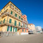 公寓 La Casa Sulla - On The Beach- Happy 阿拉西奥