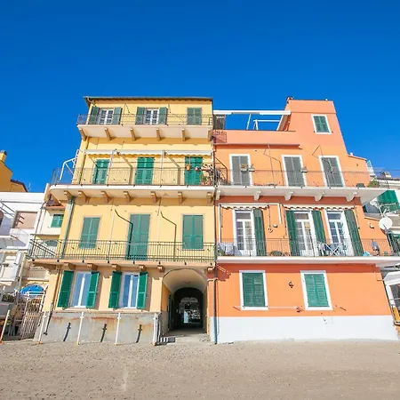 Apartment La Casa Sulla - On The Beach- Happy