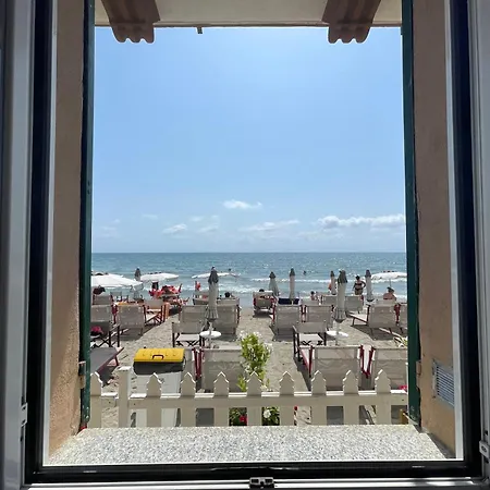 La Casa Sulla - On The Beach- Happy アパート